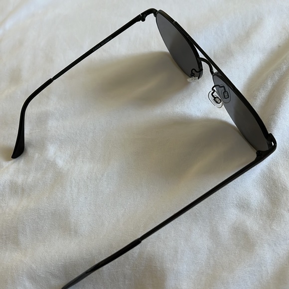 Black sunglasses - Picture 2 of 3